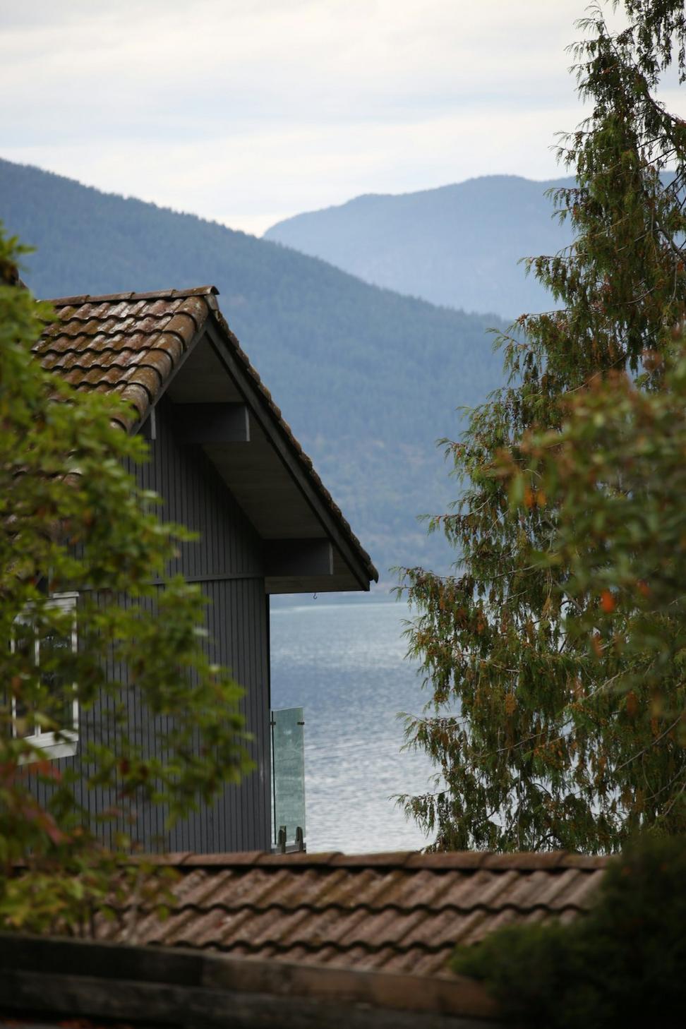 Lakeview Residence Detail